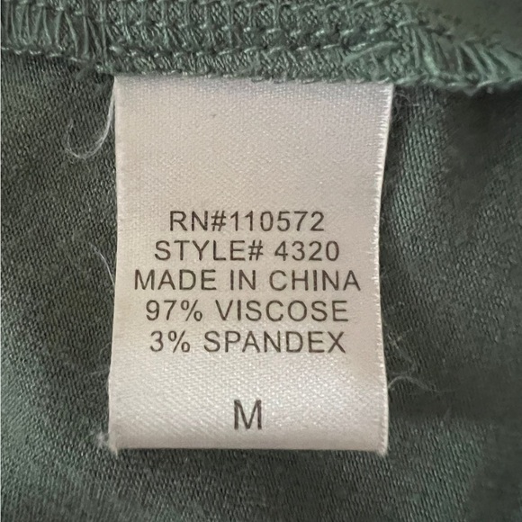 Twelfth Street by Cynthia Vincent Plunge Neck Long Sleeve Top Size M - Picture 4 of 4